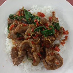 กระเพราเครื่องในไก่