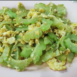 มะระผัดไข่