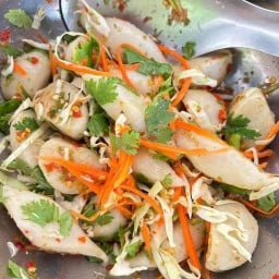 ยำลูกชิ้นปลาเยาวราชแท้