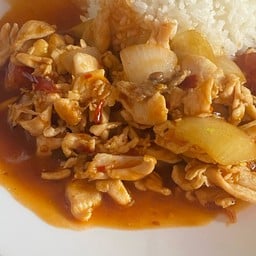 ข้าวราดผัดสามรส