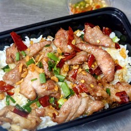 🌶🧄 ข้าวหน้าสันคอหมูคั่วพริกเกลือ