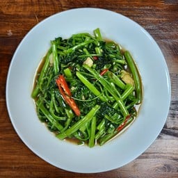 ผัดผักบุ้งไฟแดง (กับข้าว)