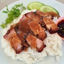 ข้าวมันไก่ ข้าวหมูกรอบ ข้าวหมูเเดง ข้าวหมูพวง - ร้านนายต้อม สารภี ตรงข้าม รพ.ยางเนิ้ง