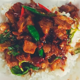 พริกแกงหมูตุ๋นราดข้าว