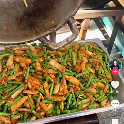 ข้าวพริกแกงปูถั่วฝักยาว