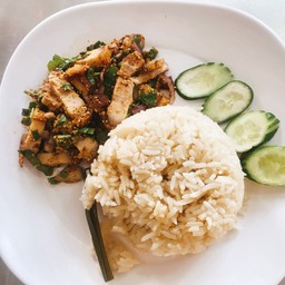 ข้าวมันยำหมูกรอบแซ่บ อร่อยมากต้องลอง