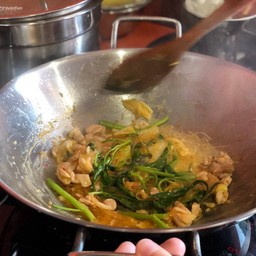 พิเศษ - สุกี้แห้งไก่นุ่มไข่เยิ้ม