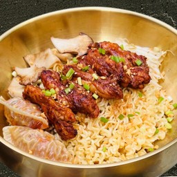 รามยอนสะโพกไก่หมาล่า มันดู (เลือกรสชาติมันดูได้)