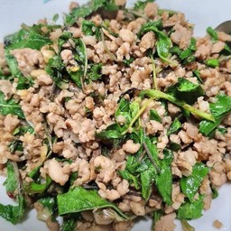 กะเพราหมูสับ(กับข้าว)