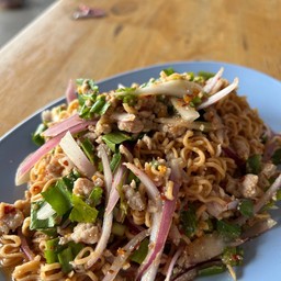 ลาบมาม่าหมูสับ