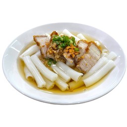 กวยจั๊บน้ำใส หมูกรอบ เลือด.