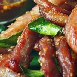 หมูพวง คอหมูย่าง ส้มตำลาบน้ำตก อาหารตามสั่ง ข้างปั้มบางจากพลายชุมพล