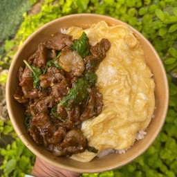 ข้าวหน้าไข่ขันกะเพรา (ระบุเนื้อสัตว์)