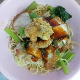บะหมี่หมูกรอบแห้ง