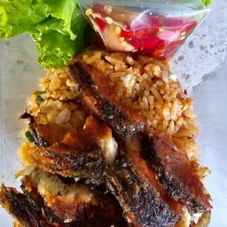ข้าวปลาแกะผัดน้ำพริกเผา