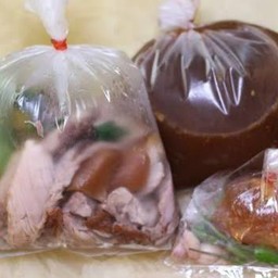 ขาหมูเป็นกับข้าว