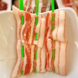 หมูสามชั้นเสียบไม้