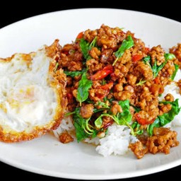 ข้าว กระเพา เนื้อ