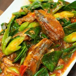 ผัดคะน้าปลากระป๋อง