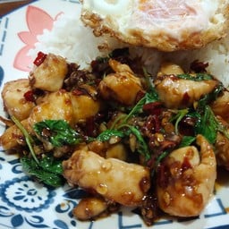 กะเพราไก่ชิ้น(สันในไก่นุ่ม)