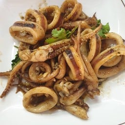 ผัดปลาหมึกกระเทียม