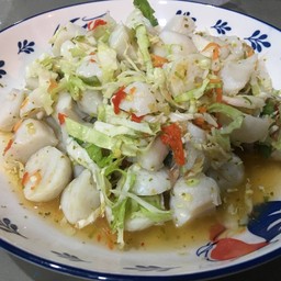 ยำลูกชิ้นปลาเยาวราช แซ่บซี๊ด