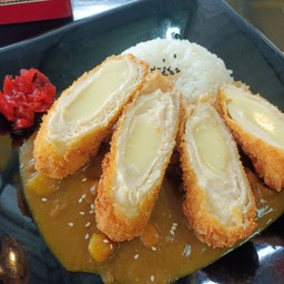 ข้าวแกงกระหรี่ไก่ชีสชุบแป้งทอด