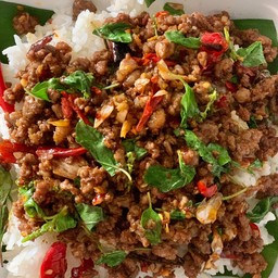 ผัดกะเพราเนื้อสับคั่วแห้ง