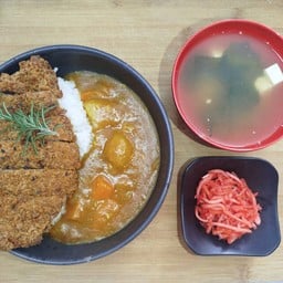 ข้าวแกงกระหรี่หมูทงคัตสึ + ซุปมิโสะ+ขิงดอง