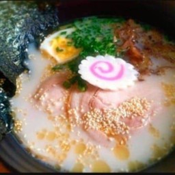 [อร่อยซ่ากับโค้ก] ทงคตสึราเมนหมูชาชู +  โค้ก ออริจินัล (ขวด)