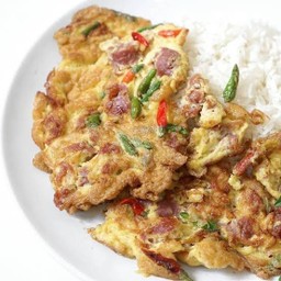 ข้าวไข่เจียวแหนมพริกสด