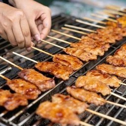 หมูปิ้งนมสด 100 ไม้