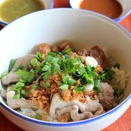 ข้าวต้มแห้ง หมูชิ้น + ตับ