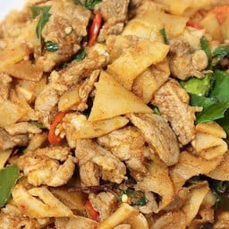 ข้าวหมูผัดพริกแกงหน่อไม้ดอง