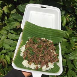 กระเพราเนื้อโคขุนหน้าเบิ้ม