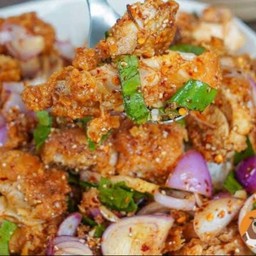 ข้าวยำหมูกรอบแซ่บ