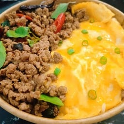 ข้าวกระเพราเนื้อ +ไข่ข้น