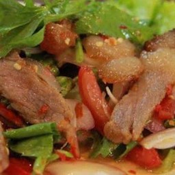 ยำคอหมูย่าง