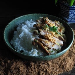 ข้าวไก่ย่างกระเทียม