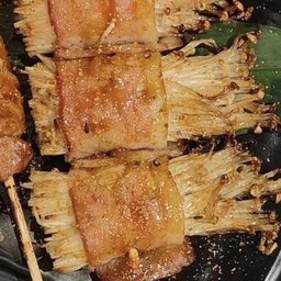 เบคอนพันเห็ดเข็มทองย่างซอส Bacon&mushro