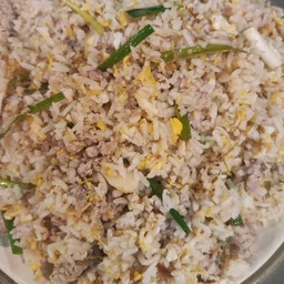 ข้าวผัดหมูกล่องใหญ่