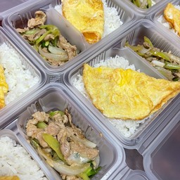 ผัดพริกหยวก ราดข้าว