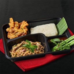 เบนโตะลาบหมู+ไก่ทอดโบราณ