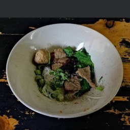 ก๋วยเตี๋ยวแห้ง - เนื้อ