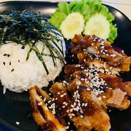 ข้าวไก่กรอบซอสเกาหลี