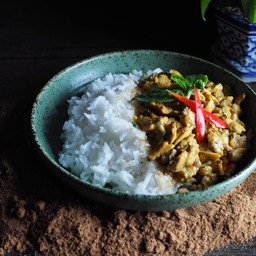 ข้าวหอยลายผัดซอสแกงเผ็ด