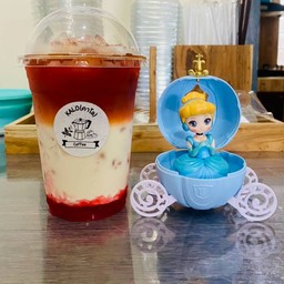 ชาไทยสตอเบอรี่ นมสด