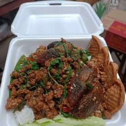กระเพราไข่เยี่ยยวม้า หมูยอทอด