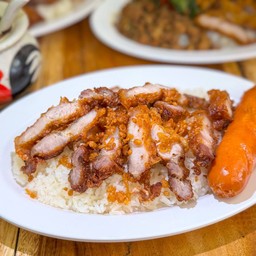 ข้าวหมูสามชั้นทอด + ไส้กรอกหนังกรอบจัมโบ้