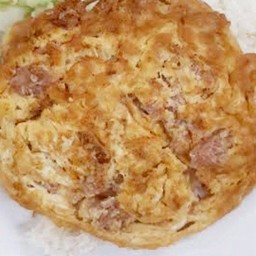 ข้าวไข่เจียวแหนมหมู+ซอสเกาหลี+ฟรีใส่พริกสด (ไข่1ฟอง)